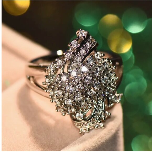 New! Exaggerated Cluster Rhinestone Fashion Ring - Picture 1 of 3